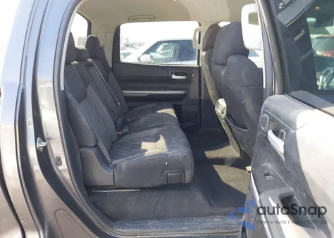 2018 Toyota Tundra Sr5 5.7L V8 z USA, uszkodzony, nr VIN 5TFDY5F15JX761381